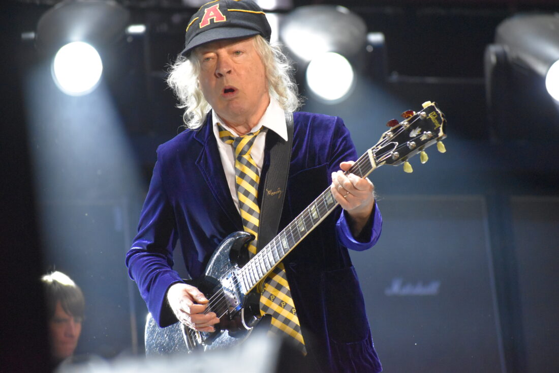 Fans in Pittsburgh Salute Electrifying Energy of AC/DC | News, Sports ...